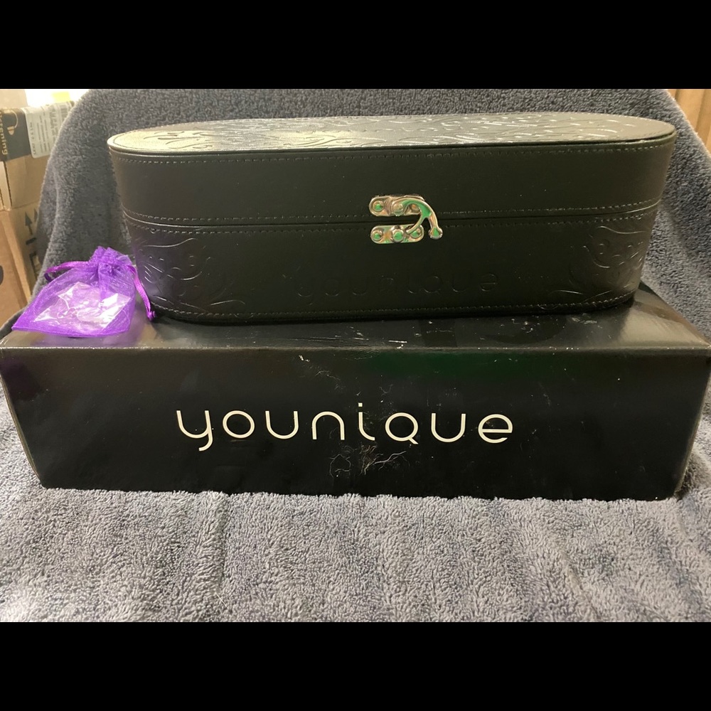 Youinque makeup case